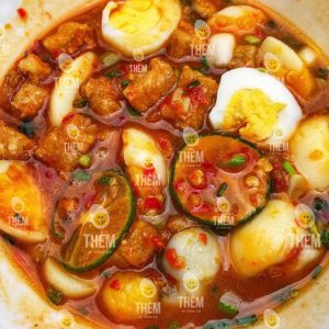 Bánh tráng chấm mỡ hành, me, trứng lòng đào
