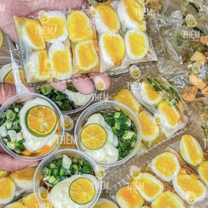 Bánh Tráng Cuốn Trứng Lòng Đào Sốt Me Bơ
